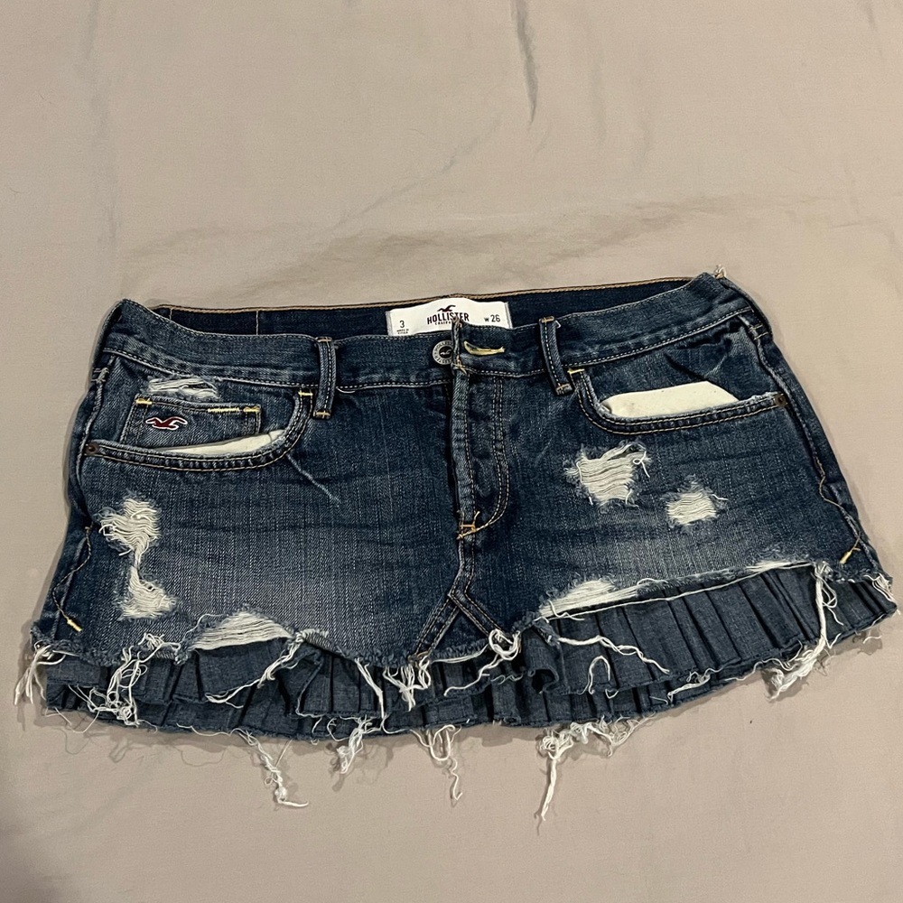 Distressed Ruffle Mini Skirt - Hollister - Size 3